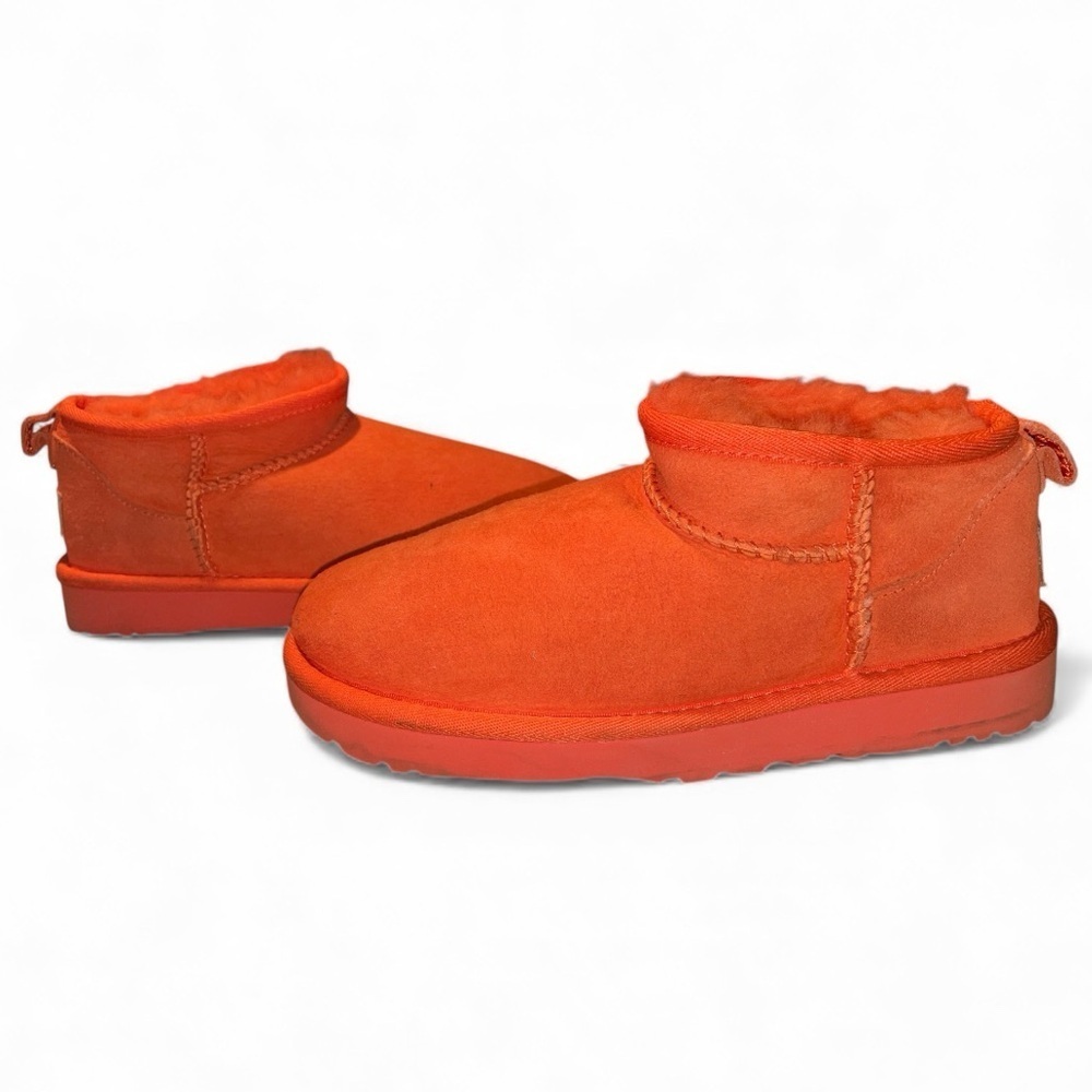 UGG CLASSIC ULTRA MINI - Picture 1 of 4